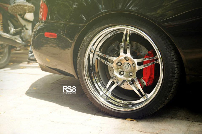 Siêu xe đầu tiên về Việt Nam bị bỏ rơi tại garage